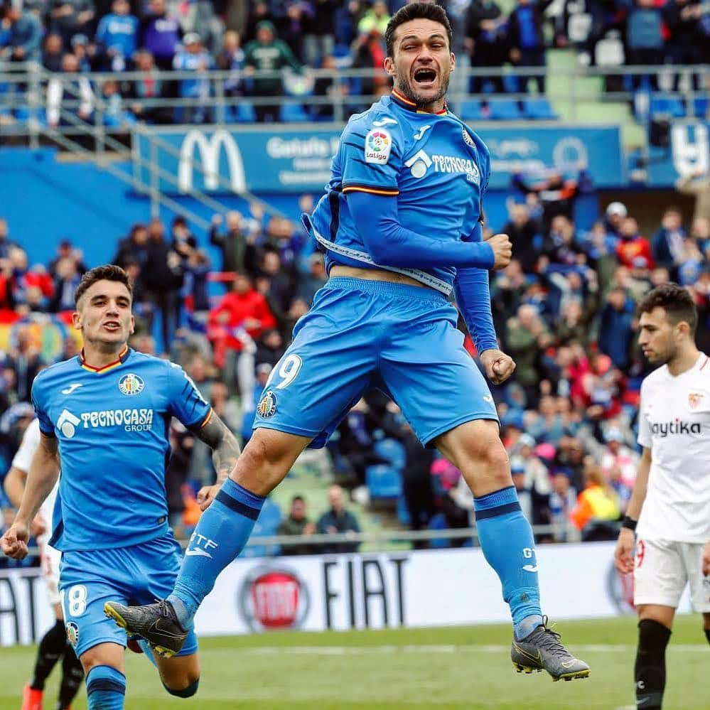 LFPさんのインスタグラム写真 - (LFPInstagram)「The Legend Jorge Molina! 💯 • #Jorge #Molina #Goal #Getafe #LaLiga #LaLigaSantander」4月21日 22時17分 - laliga