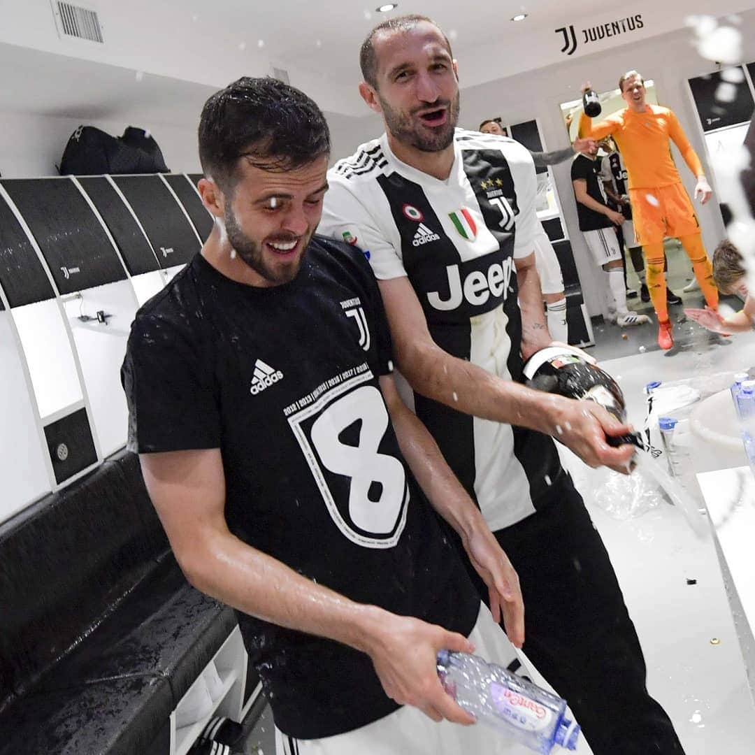 ユヴェントスFCさんのインスタグラム写真 - (ユヴェントスFCInstagram)「What a #W8NDERFUL feeling! 🏆🏆🏆🏆🏆🏆🏆🏆」4月21日 22時29分 - juventus