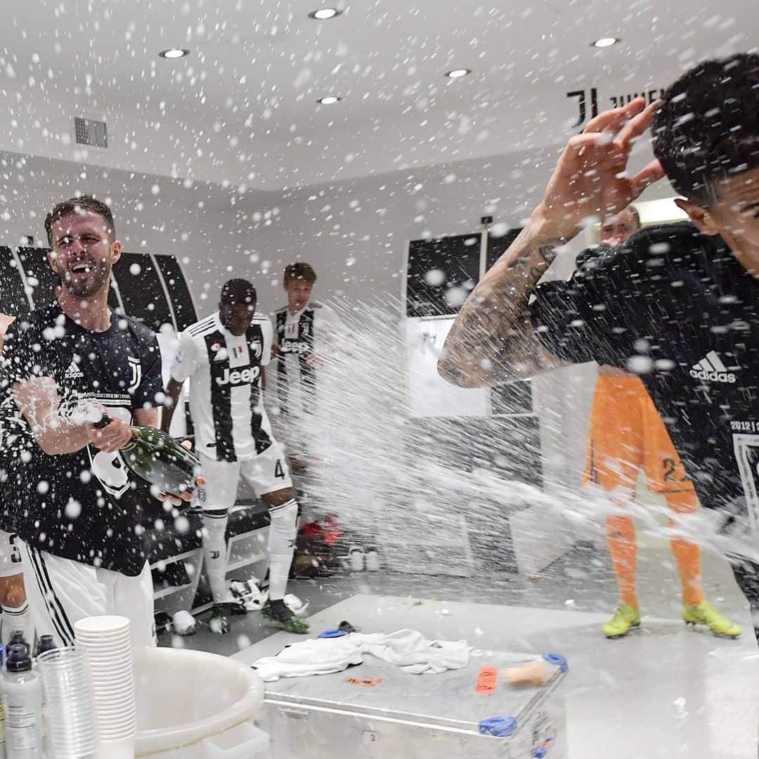 ユヴェントスFCさんのインスタグラム写真 - (ユヴェントスFCInstagram)「What a #W8NDERFUL feeling! 🏆🏆🏆🏆🏆🏆🏆🏆」4月21日 22時29分 - juventus