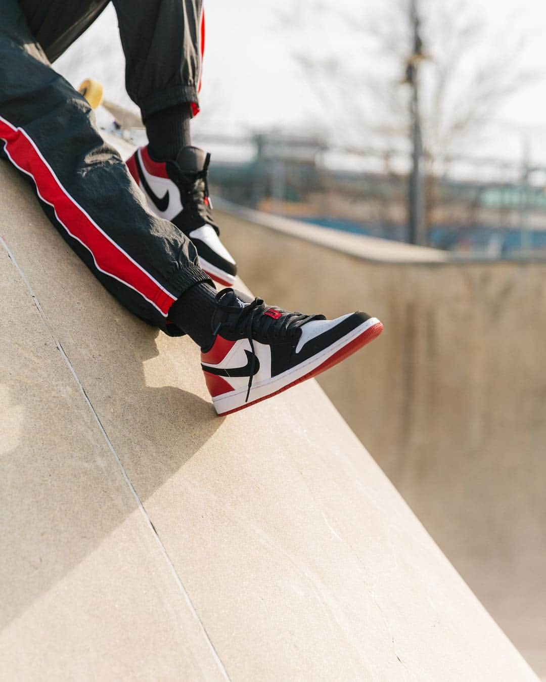 Foot Lockerさんのインスタグラム写真 - (Foot LockerInstagram)「Infused into skate culture. 🛹 #Jordan 1 Low  Available Now In-Store!」4月21日 22時24分 - footlocker