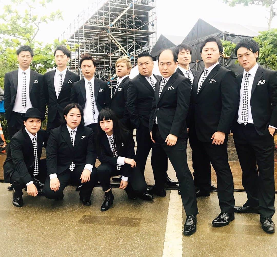 大地洋輔のインスタグラム：「吉本坂46 新曲『今夜はええやん』 沖縄で歌いました。  皆さん是非聴いてください！  #吉本坂46 #選抜チーム #今夜はええやん #新衣装 #若干のマフィア感」