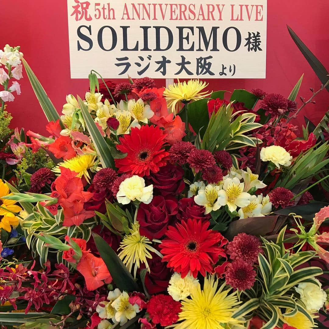 佐々木和也さんのインスタグラム写真 - (佐々木和也Instagram)「「5th ANNIVERSARY LIVE 〜Make with Collars〜 」  終わりました！たくさんのお花いただきました！  日テレプラスさん！ 株式会社いまじんさん！ フジテレビ「爆笑そっくりものまね紅白歌合戦」スタッフの皆様！ FM FUJIさん！ ラジオ大阪さん！ 倖田來未さん！ Da-iCEさん、FAKYさん、lolさん！ JUN(from U-KISS)！ X4！！ DREAM MAKER！  本当に本当にありがとうございます！綺麗で素敵なお花。 感謝です！！！ #東京ドームシティホール」4月21日 22時31分 - yuki_sasaki_67