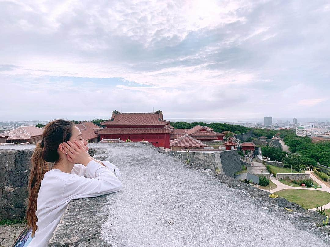 fumikaさんのインスタグラム写真 - (fumikaInstagram)「﻿ 沖縄最終日。﻿ 首里城綺麗になってた。﻿ 9年前だったかなぁ。﻿ その時は修復中だったんだよね。﻿ ﻿ 展望台も新しくできてた。﻿ 沖縄の景色、綺麗だっなぁ。﻿ ﻿ 時間、人、街並み、全てに癒された﻿ ありがとう沖縄！﻿ ﻿ #沖縄国際映画祭2019」4月21日 22時33分 - fumikasingasong