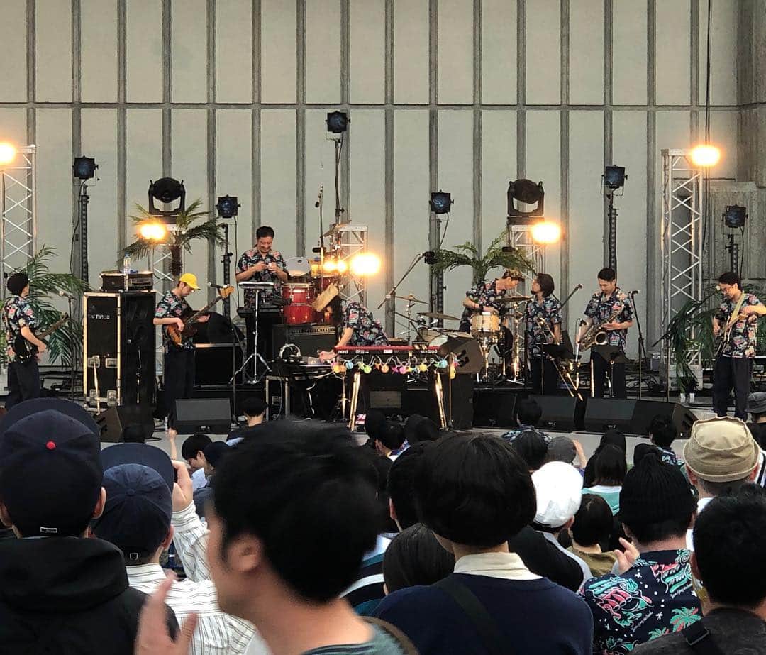 加藤紀子のインスタグラム：「YOUR SONG IS GOOD 20周年日比谷野音、全ての端々に多くのキュンキュンがあって（それぞれ思い出す20年の歴史） 音を聴きながら久しぶりの再会とか、ありがとうユアソンな日曜日でした。 一つのことを大切にやり続けるって、本当に素敵だとしみじみ。 #同窓会と新年会みたいな顔ぶれ #ysig祝20周年」