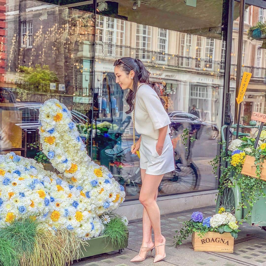 砂田早紀のインスタグラム：「Happy Easter!! 🐣💋🐇 #happyeaster#uk#mayfair #instadaily #colormehappy #livecolorfully #flowerart #flowersmakemehappy #lifestyleinspo #londonlife #chooselovely #abmhappylife #makeitblissful#sakisunada」