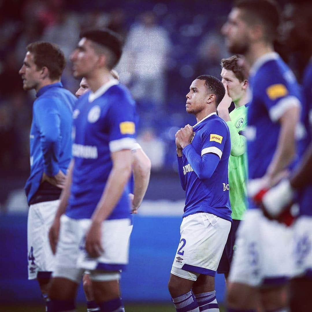 シャルケ04さんのインスタグラム写真 - (シャルケ04Instagram)「Don‘t want to get used to this feeling 😬 . . #Schalke #S04 #Football #Soccer #HateLosing #Knappen #WirLebenDich #🔵⚪️」4月21日 22時36分 - s04