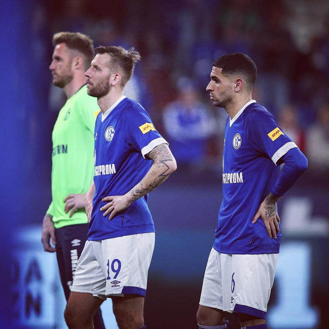 シャルケ04さんのインスタグラム写真 - (シャルケ04Instagram)「Don‘t want to get used to this feeling 😬 . . #Schalke #S04 #Football #Soccer #HateLosing #Knappen #WirLebenDich #🔵⚪️」4月21日 22時36分 - s04