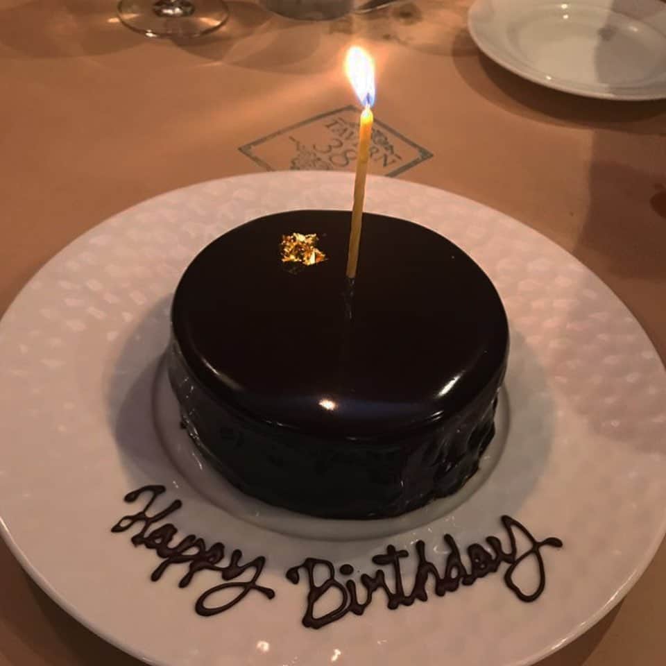 ステファニー・リーさんのインスタグラム写真 - (ステファニー・リーInstagram)「Happy Birthday to the world’s best brother @paulleesomm  Awesome food and cake by @tavern38seoul 🥂🥂🍰🍰🍷🍷」4月21日 22時41分 - stephanielee199