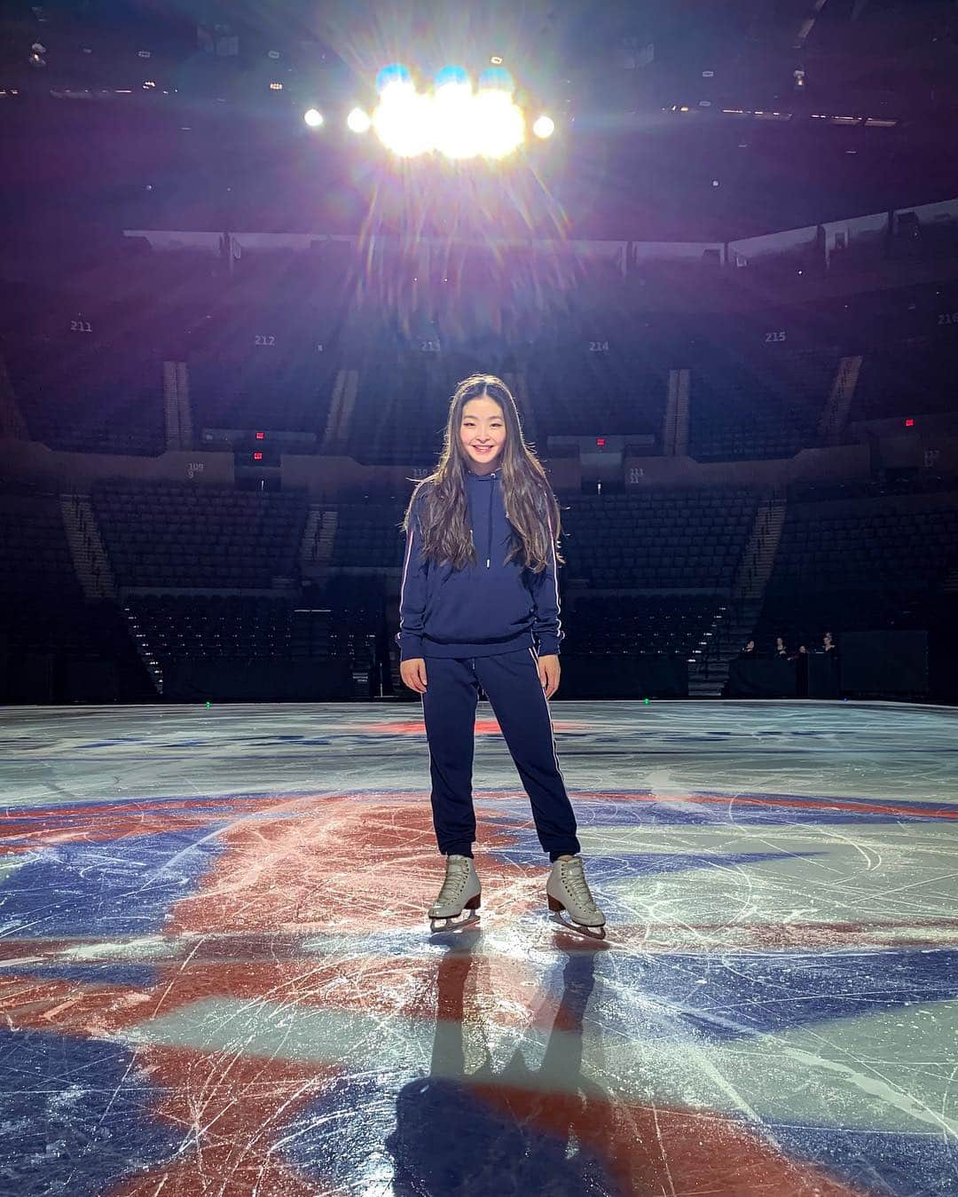 マイア・シブタニさんのインスタグラム写真 - (マイア・シブタニInstagram)「Bright lights ✨⛸ • Thank you to the awesome audience at @nycblive! Loved performing for you guys. #StarsOnIce #ShibSibs」4月21日 22時48分 - maiashibutani