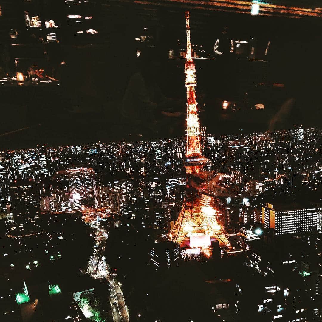加藤桃子さんのインスタグラム写真 - (加藤桃子Instagram)「birthday dinner🍾﻿ ✔️XEX  Atago greenhills （ゼックス 愛宕グリーンヒルズ）に行ってきました😌﻿ ﻿ 東京タワーが目の前でお台場の観覧車、レインボーブリッジも見渡せてとっても夜景が素敵💕﻿ ﻿ 生演奏の中で素敵なディナーでした♪  #japan #tokyo #dinner #niceview #nightview  #tokyotower  #夜景が綺麗なレストラン」4月21日 22時59分 - mom0.japan