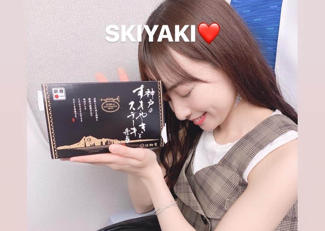 長谷川萌美さんのインスタグラム写真 - (長谷川萌美Instagram)「. . ⭐︎関西キャンペーン5日間⭐︎ . 出会えた方、お越し下さった方、 遠くから応援してくださった方も ありがとうございました❤️ . 今日は、あまがさきキューズモールさん、HMV三宮VIVREさんにて歌わせて頂きました🎤🎵お世話になりました！！✨ . また来ます‼️👭🎵‼️ . .  #ファンの子の絵 #ありがとう #❤️ #奈良のおばさん #からいただいた #お土産 #関西前乗りしておばさんのお家に一泊させてもらっていました #💗 #ビタスイ #新曲 #リリース #遠いところへ行くのでしょう #ラブストーリーは始まらない #遠ラブ #関西 #ありがとうございました #また来ます ☘💗」4月21日 22時59分 - moemi_hasegawa