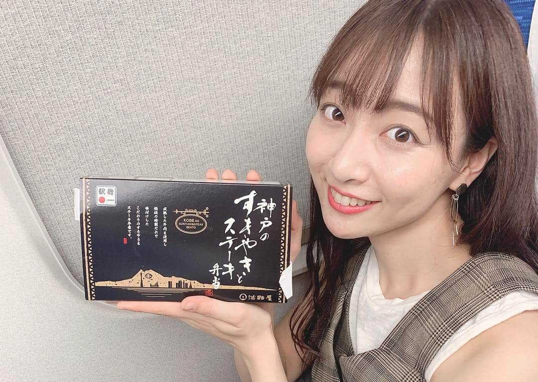 長谷川萌美さんのインスタグラム写真 - (長谷川萌美Instagram)「. . ⭐︎関西キャンペーン5日間⭐︎ . 出会えた方、お越し下さった方、 遠くから応援してくださった方も ありがとうございました❤️ . 今日は、あまがさきキューズモールさん、HMV三宮VIVREさんにて歌わせて頂きました🎤🎵お世話になりました！！✨ . また来ます‼️👭🎵‼️ . .  #ファンの子の絵 #ありがとう #❤️ #奈良のおばさん #からいただいた #お土産 #関西前乗りしておばさんのお家に一泊させてもらっていました #💗 #ビタスイ #新曲 #リリース #遠いところへ行くのでしょう #ラブストーリーは始まらない #遠ラブ #関西 #ありがとうございました #また来ます ☘💗」4月21日 22時59分 - moemi_hasegawa