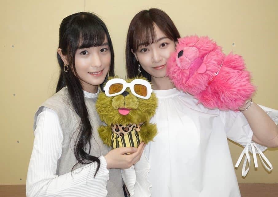 のインスタグラム：「. . ⭐︎関西キャンペーン5日間⭐︎ . 出会えた方、お越し下さった方、 遠くから応援してくださった方も ありがとうございました❤️ . 今日は、あまがさきキューズモールさん、HMV三宮VIVREさんにて歌わせて頂きました🎤🎵お世話になりました！！✨ . また来ます‼️👭🎵‼️ . .  #ファンの子の絵 #ありがとう #❤️ #奈良のおばさん #からいただいた #お土産 #関西前乗りしておばさんのお家に一泊させてもらっていました #💗 #ビタスイ #新曲 #リリース #遠いところへ行くのでしょう #ラブストーリーは始まらない #遠ラブ #関西 #ありがとうございました #また来ます ☘💗」