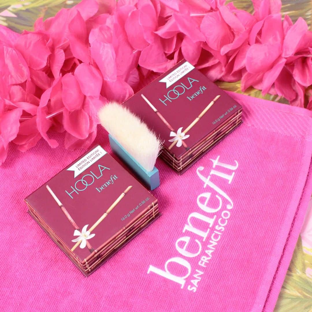 Benefit Cosmetics UKさんのインスタグラム写真 - (Benefit Cosmetics UKInstagram)「Jumbo is just getting tan ready for the holidays... Double tap if you absolutely love our new JUMBO hoola 😎💕 #benefit #beauty #hoola #bronzer #jumbohoola . . . 📷 Image Description: Jumbo Hoola on a pink Benefit beach towel」4月21日 23時00分 - benefitcosmeticsuk
