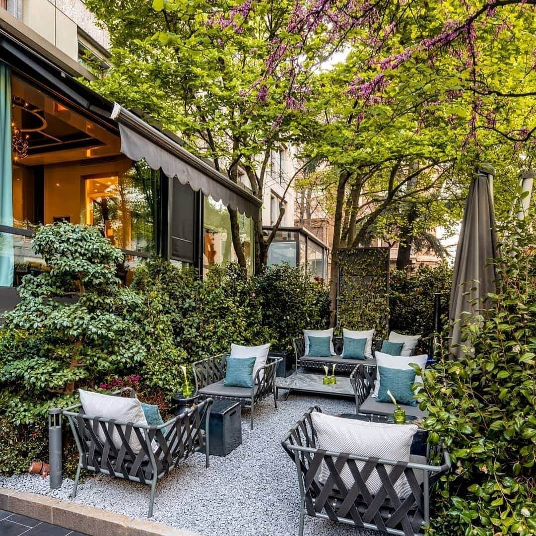 のインスタグラム：「InOut Collection @ The Baglioni Hotel Carlton, Milan⁣ .⁣ .⁣ .⁣ .⁣ @baglionihotels #BaglioniMilan #BaglioniHotels #Milan #LuxuryHospitality #ItalianStyle #ItalianDesign #Gervasoni #Gervasoni1882 #interiordesign #homedesign #homedecor #paolanavone #designlovers #design #instadesign #instagood #interioraddict #homeinspiration #archilovers #furniture #style #inspiration #architecture #home #designinspiration #furnituredesign #living」
