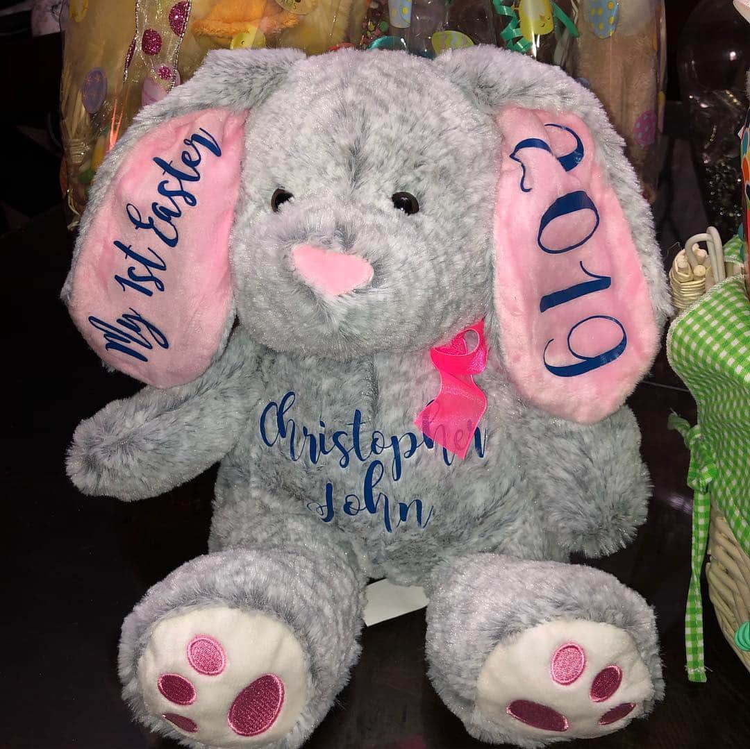 ディーナ・ニコール・コルテーゼさんのインスタグラム写真 - (ディーナ・ニコール・コルテーゼInstagram)「Idk who this Easter Bunny guy is .. But I like him 🤣」4月21日 23時10分 - deenanicole