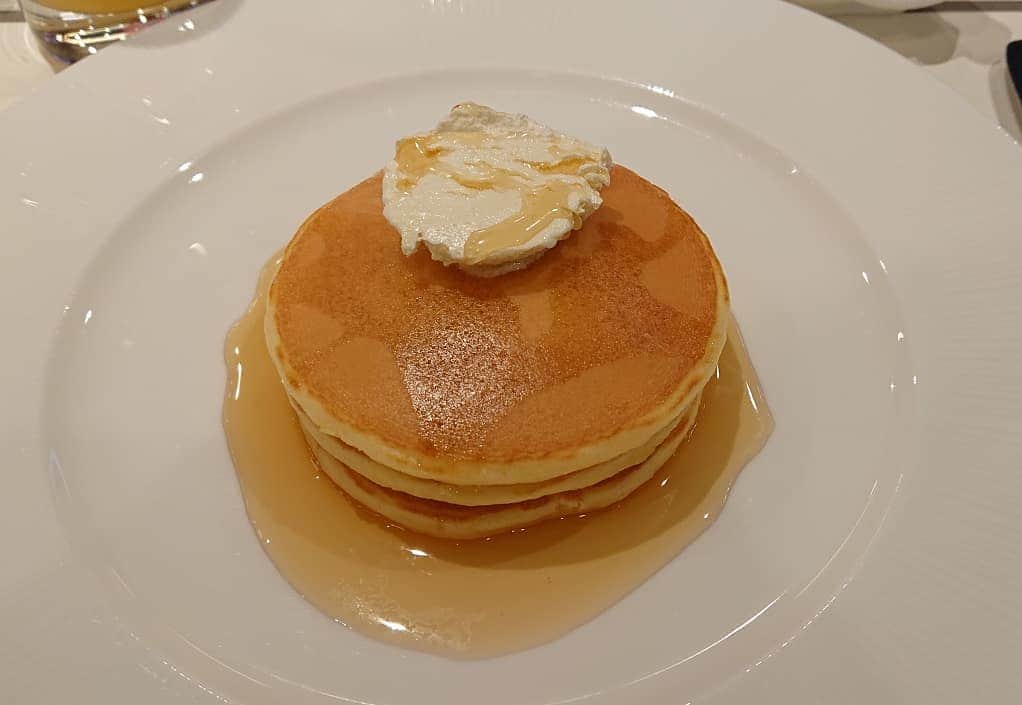 富永沙織さんのインスタグラム写真 - (富永沙織Instagram)「こんな朝ごはん素敵😊🍀 あとサラダがあればバッチリ🌸✨ ・ Such breakfast nice😋🍴💕 And pat if there is a salad😜 ・ #パンケーキ #ハーフサイズ #pancakes  #breakfast  #おいしい #美味しいもの  #甘いもの #帝国ホテル #imperialhotel #ふんわり  #しっとり  #ふわふわ  #やわらかい #柔らかい  #メープルシロップ #half #restaurant #レストラン #すてき #ステキ #優雅 #delicious😋  #delicious_food  #food」4月21日 23時21分 - saori_tominaga