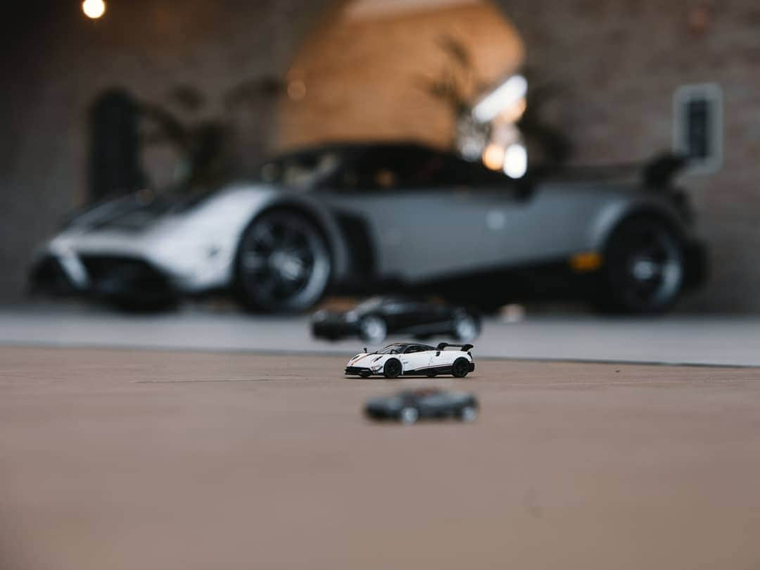 パガーニ・アウトモビリさんのインスタグラム写真 - (パガーニ・アウトモビリInstagram)「When the Easter Eggs Hunt gets really interesting... Happy Easter everyone from the Pagani family! May all your wishes come true!  #pagani #easter #huayra #huayrabc」4月21日 23時25分 - paganiautomobili