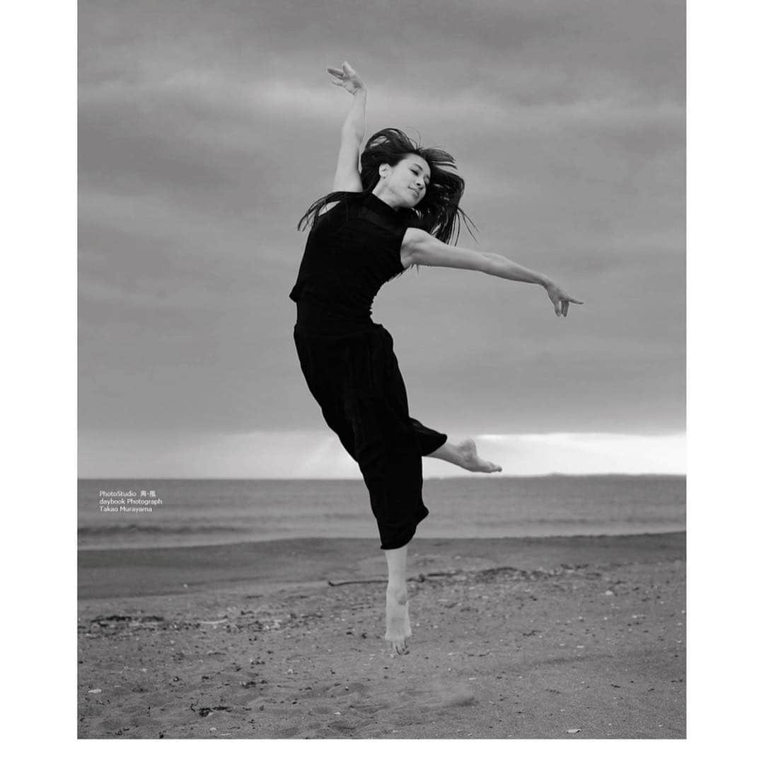 池田美佳さんのインスタグラム写真 - (池田美佳Instagram)「翔、飛、跳。  dancer : Ikeda Mika photo : Murayama Takao @daybookphotograph  #photographer #dancer  #海 #artwork」4月21日 23時31分 - mikaring72