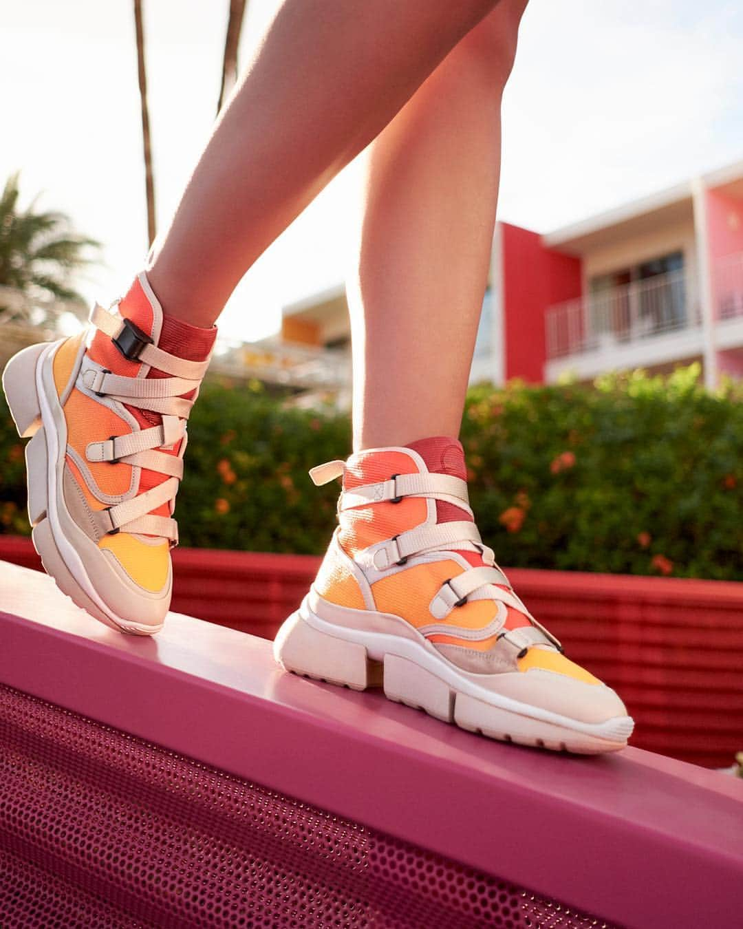 Chloéさんのインスタグラム写真 - (ChloéInstagram)「Stepping out in gradient, sunset high-tops  Shop the latest Sonnie sneakers on chloe.com  #chloeGIRLS #chloe」4月21日 23時39分 - chloe