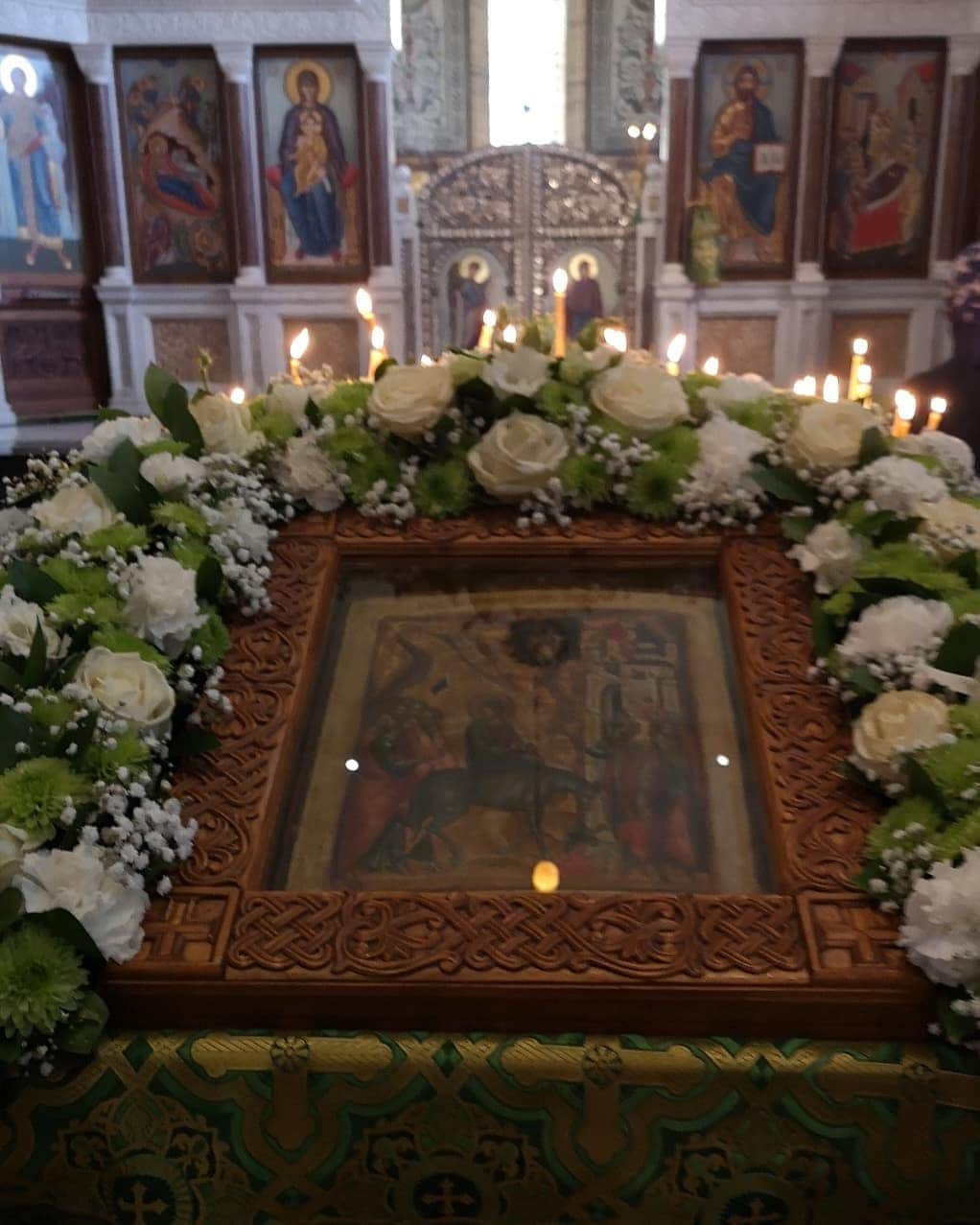 アンナ＝マリア・ガロヤンさんのインスタグラム写真 - (アンナ＝マリア・ガロヤンInstagram)「Wishing you all blessings of our triumphant Lord. As He entered Jerusalem in His Sovereign glory, may He also enter your community, church, home and, above all, your heart, daily. Today we mark Orthodox Palm Sunday. 🌴😇❤️ *** Желаю всем благословений нашего торжествующего Господа.  Как Он вошел в Иерусалим в Своей суверенной славе, пусть Он также ежедневно входит в вашу общину, церковь, дом и, прежде всего, в ваше сердце.  Сегодня мы отмечаем православное Вербное воскресенье!🌿😇❤️ .  #palmsunday #oneweekuntileaster #сВербнымВоскресеньем #ВербноеВоскресенье #ВербноеВоскресенье2019 #pussywillow #верба #aftersundayservice⛪ #feelingblessed😇 #springintheheart #pulmsundayinlondon #truespring #april2019 #springsprung #вербноевоскресеньевлондоне #juliancalender #passionsunday」4月21日 23時39分 - annamariagalojan