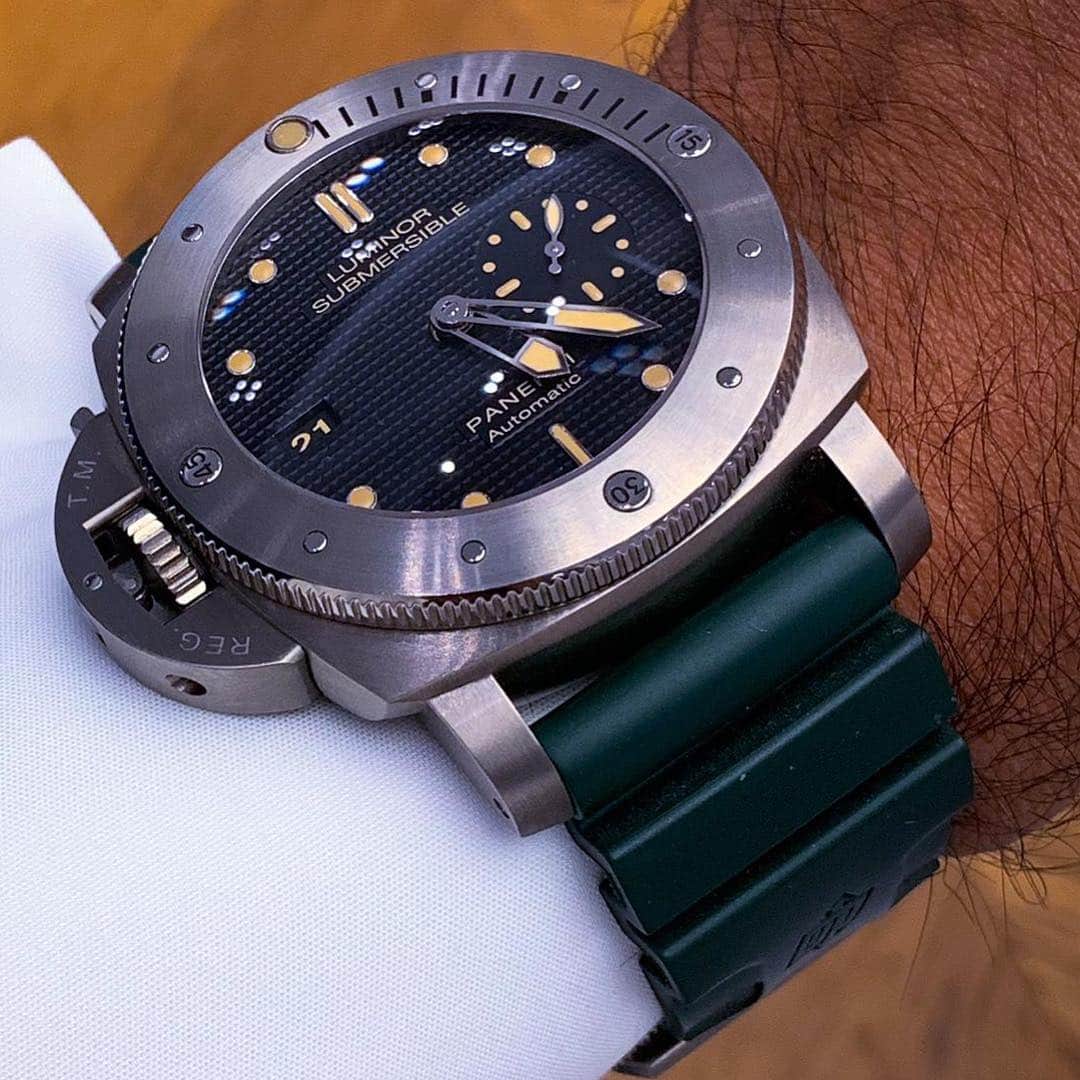 パネライのインスタグラム：「One of the best destro #Panerai pieces. The #PAM569 Titanium Submersible with hobnail dual and vintage Lume. Pic by good friend @a.j77 #paneraicentral」