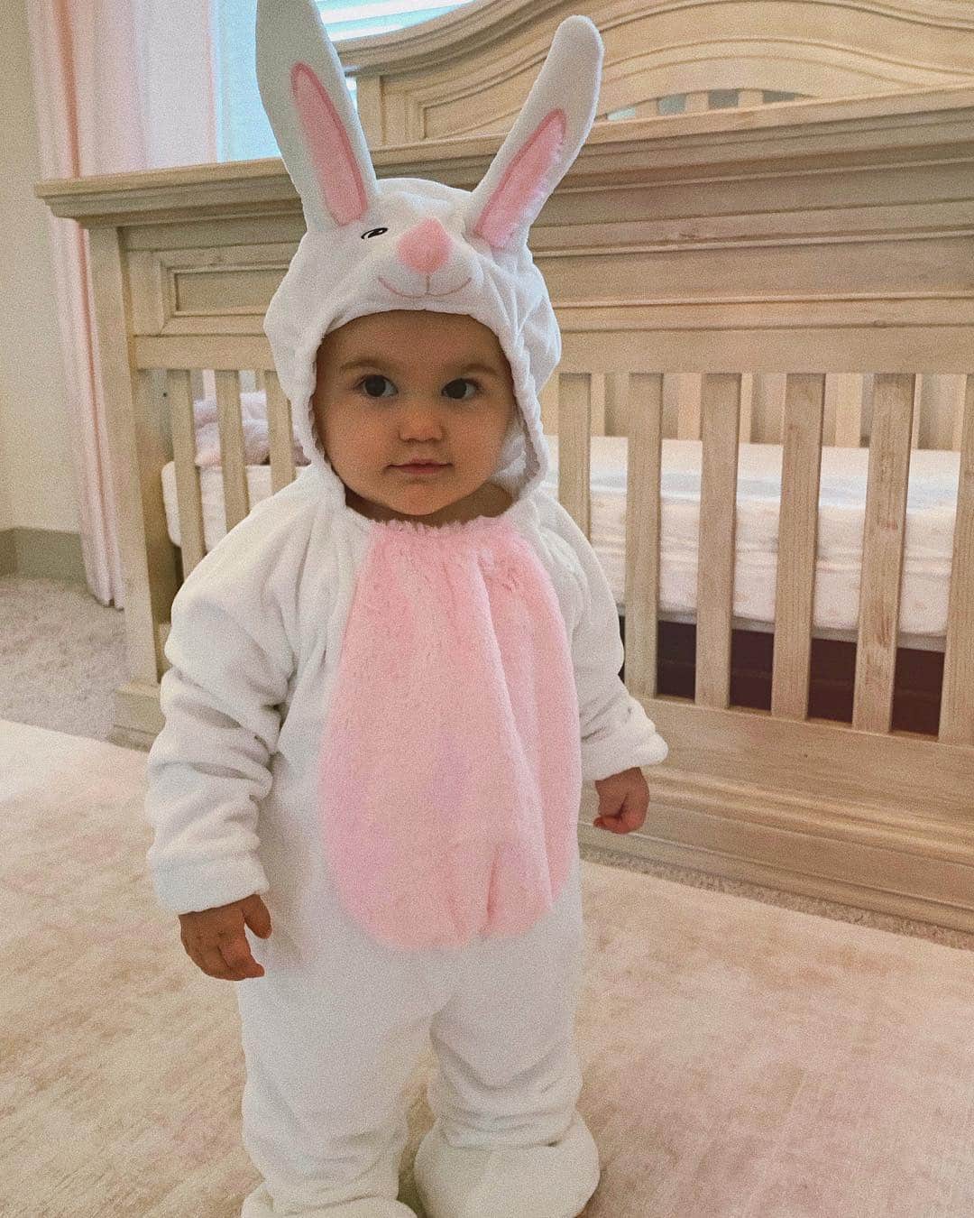 ホープ・ハワードさんのインスタグラム写真 - (ホープ・ハワードInstagram)「Happy Easter from my beautiful bunny bean🐰💗#15monthsold」4月21日 23時45分 - hopeisabelhoward