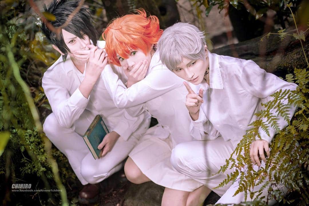 千尋のインスタグラム：「Does everyone watch the Anime The Promised Neverland? Its Animation is so high grade!! CHIHIRO shoot with friends for its cosplay! Hope everyone enjoy them!  約定的夢幻島  The Promised Neverland  大家看了嗎？動畫版做的超精美 之前揪了小夥伴一起拍了照片 希望大家喜歡😘  艾瑪Emma @Chihiro 千尋 諾曼Norman Tsun 越尊 雷 Ray King TW Cosplayer  #約定的夢幻島 #thepromisedneverland #thepromisedneverlandcosplay #cosplay #jump  #千尋大人 #chihirosama #可愛 #動漫」
