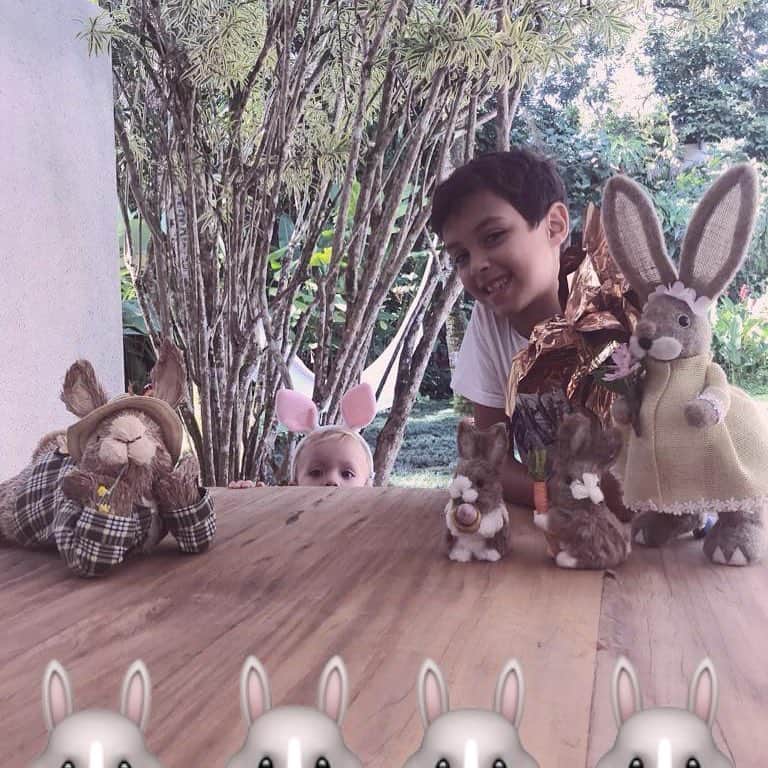Eliana Michaelichin Bezerraのインスタグラム：「Uma Feliz Páscoa com amor e a esperança de um mundo melhor. Deus abençoe as nossas famílias e o nossos lares. #felizpascoa #ressureição #renovacao #esperanca #fe #amor #familia #truelove #manuelamrseminstagram」
