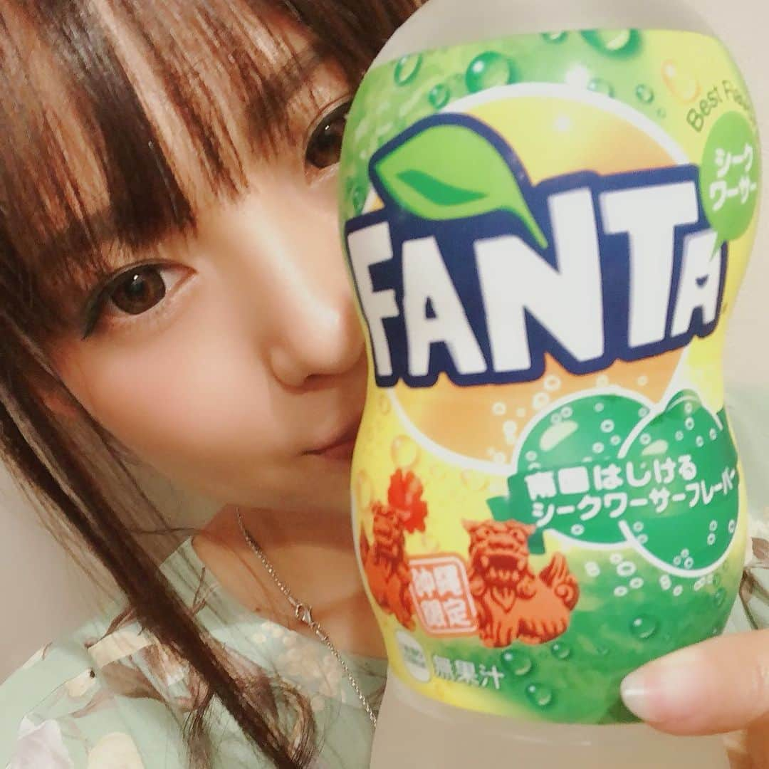 倖田柚希さんのインスタグラム写真 - (倖田柚希Instagram)「沖縄来たらコレ!! #ファンタ #シークヮーサー #沖縄 #微女と野獣」4月21日 23時53分 - yu_zukizuki