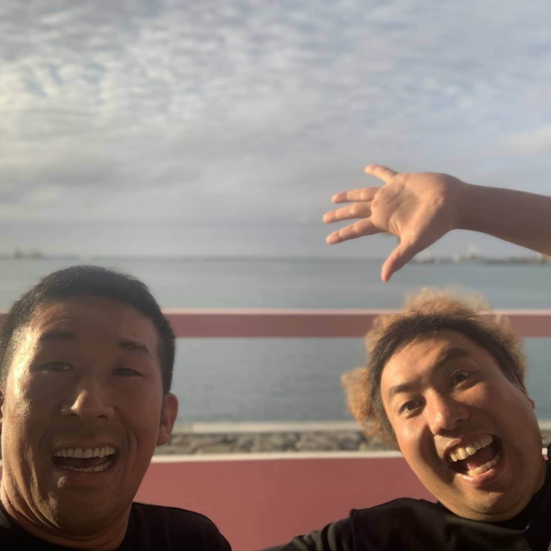 大西ライオンさんのインスタグラム写真 - (大西ライオンInstagram)「沖縄で良い写メ撮れたので、載せさてください。田村さんとYouTube撮影の後にこちらに来ました。 銀歯は今年中に治したいと思ってます。 #大西ライオン #麒麟田村 さん #銀歯」4月21日 23時56分 - onishilion2010