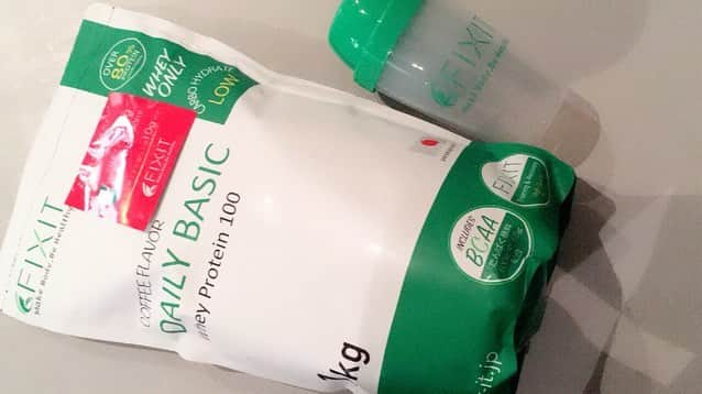 佐々木みえさんのインスタグラム写真 - (佐々木みえInstagram)「fixitのプロテイン！！ DAILYBASICよりコーヒーフレーバが販売となりました🤩💖 それと同時にプレゼント企画をスタートします！！ @fixit.japan #fixitプレゼント春 ＊＊＊コーヒーフレーバー発売☕️✨＆プレゼントキャンペーン＊＊＊ . 🍌バナナフレーバーが大変ご好評いただいてますが。。。。。 . なんと！！ 今回はコーヒーフレーバーの登場です😳☕ さらに！！！ コーヒーフレーバー発売を記念して、プレゼントキャンペーン開催🙌🙌🙌 ＜応募方法＞ ＊@fixit.japan　をフォロー ＊この投稿に『いいね』 ＊コメント欄に何か一言😙 . ＜応募期間＞ ＊2019年4月17日（水） 〜4月24日（水） ＜プレゼント内容＞ ＊↓↓応募件数が100件につき1名様に！！ （携帯用20gパック） ・バニラ×５袋 ・ストロベリー×５袋 →→（合計１０袋） . ＊＊＊応募が多ければ多い程プレゼント当選者も増えていく🤩✌ . . さらに！！ . 応募数が1000件を超えた場合は。。。👀 . ＊DAILYBASIC新フレーバー『コーヒー』を3名様にプレゼントしちゃいます😎✨ . ＜応募条件＞ ＊アカウントが全体公開の方 ＊日本在住の方 ＊DM対応が可能な方 ＊当選後に商品写真を投稿してくださる方 ＊@fixit.japan　をフォローしている方 . ＜当選結果＞ 厳選なる抽選の上、当選された方には4/30までにDMを送らせていただきます。  #プロテイン #美ボディ #バルクアップ #トレーニングスタジオ #gym #ジム #メリハリ #トレーニング #体重より見た目 #ダイエット #フィットネス #筋トレ #筋トレ女子 #training #fitness #fit #body #workout #fitnessmotivation #legs #sport #hot #fitgirl」4月22日 0時05分 - ruby.sasamin