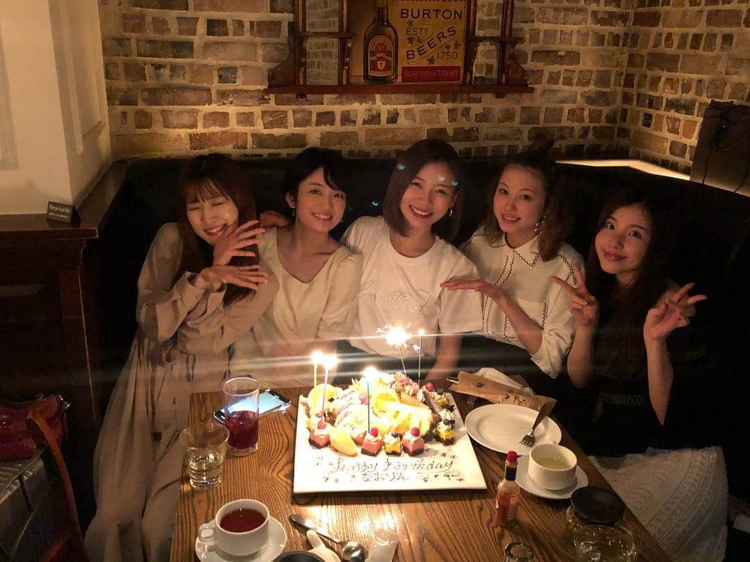 倉田瑠夏さんのインスタグラム写真 - (倉田瑠夏Instagram)「なおりんの誕生日ってだけで幸せなのに、大好きな人たちと幸せしかない時間を過ごせたよ♡ . . . なおりんありがとう♡ . . .  出会えたことに感謝...🌸 . .  #bff #birthday #love #happy #🎉 #fam #idoling」4月22日 0時00分 - ruka.kurata