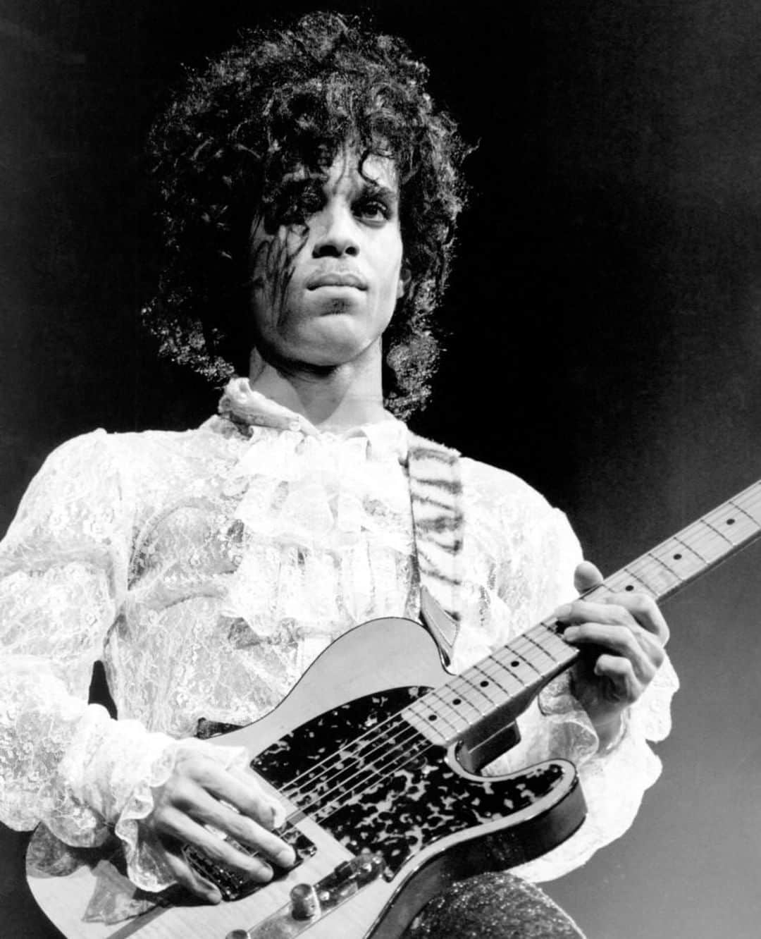 ハリウッド・リポーターさんのインスタグラム写真 - (ハリウッド・リポーターInstagram)「Prince passed away 3 years ago today. ☔」4月22日 0時00分 - hollywoodreporter