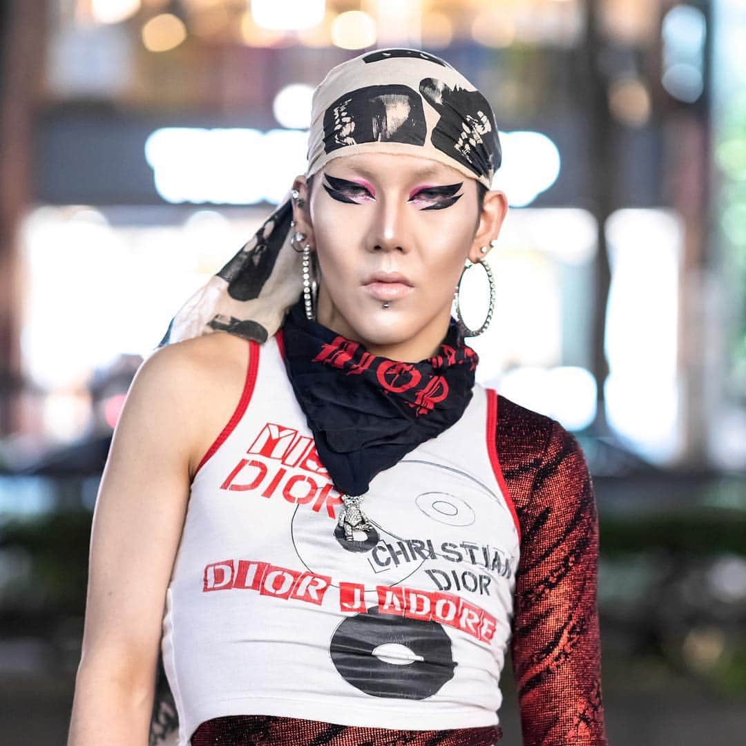 Harajuku Japanさんのインスタグラム写真 - (Harajuku JapanInstagram)「Japanese fashion designer Dice-K (@nuga.jp) - the founder of @GlamHate - on the street in Harajuku wearing mostly Christian Dior fashion, a top with a single sequin glove, sheer ruffle pants, and animal print platform boots by Kiko Mizuhara’s Office Kiko label.」4月22日 5時30分 - tokyofashion