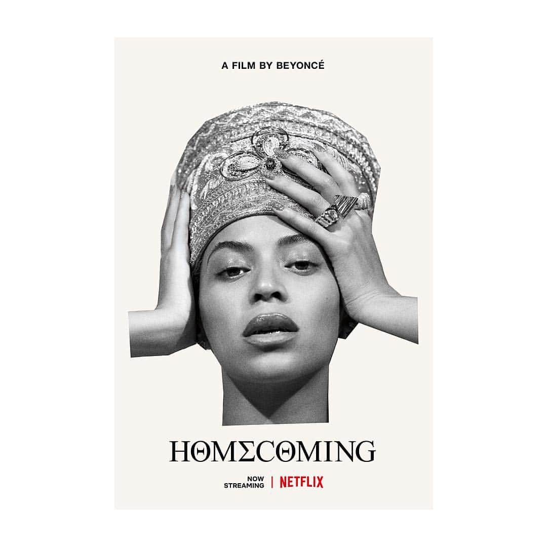 落合恭子さんのインスタグラム写真 - (落合恭子Instagram)「👏 Netflix 久しぶりに覗いてみたら、 ビヨンセによる2018コーチェラでのパフォーマンスとその裏側を収めたドキュメンタリーが配信されてた。 . 双子の出産を終えて、元の身体に戻ることはないだろうと感じたと語るビヨンセが 厳しいトレーニングとリハーサルの中で 「出産前の衣装を着れた」って笑みを隠しきれずに夫にフェイスタイムする姿がとても印象的でしたん。 . 世界一のディーバでも同じなんだな〜 . 夢の中で4人に譲渡したほど再び履けるビジョンが見えなかったA.P.C.のバリかたデニムを無理やり履いた今朝のわたしもきっと同じ😂 . トレーニングする時間はまだ見つけられないけど、寝かしつけスクワットでもうちょっと頑張ろう。 . #産後ダイエット #3ヶ月 #わたしは姿勢ダイエット #mama #netflix」4月22日 0時12分 - kyokomarch5th