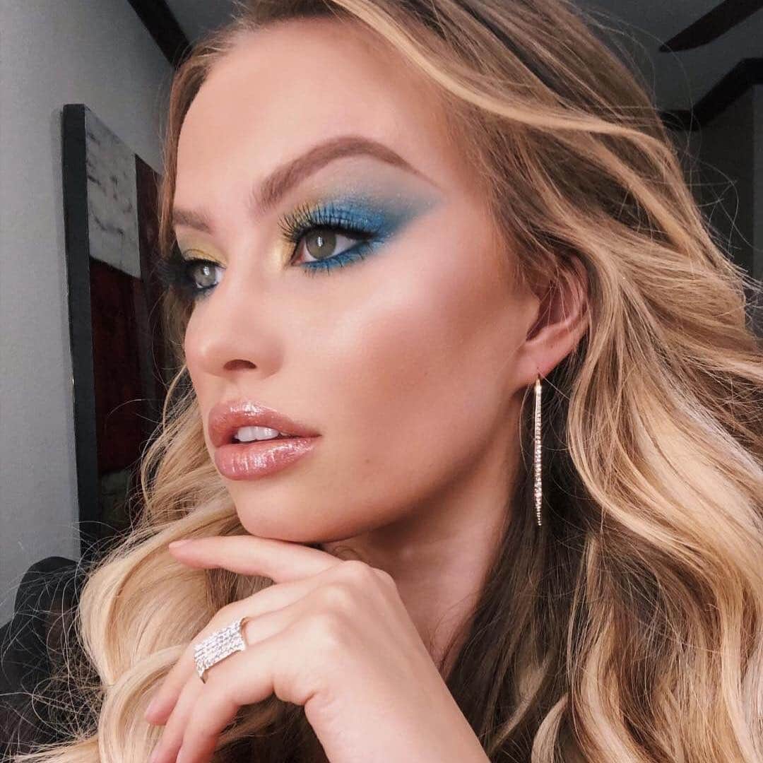 Too Facedさんのインスタグラム写真 - (Too FacedInstagram)「Global Pro Artist Elyse uses our NEW Natural Lust Eye Shadow Palette and Natural Lust Bronzer on gorgeous @taylorjustine to create this look! She also uses our Rich & Dazzling Lip Gloss in shades Raisin' the Roof and Sunset Crush.✨#toofaced」4月22日 0時07分 - toofaced