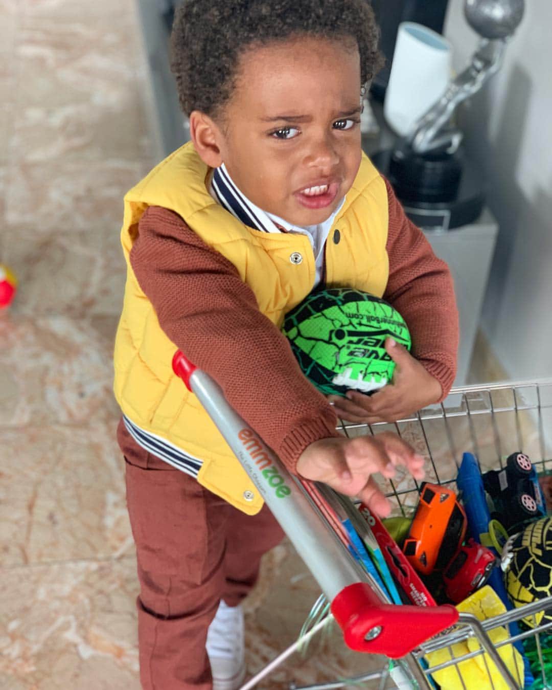 Angela Simmonsさんのインスタグラム写真 - (Angela SimmonsInstagram)「Ooo Happy Easter 😫 He was in his incredible 2’s mood today . Here’s our Easter picture lol . #RealLifeMomMode ... ooo yea and he picked out his vest and yellow shoes he had on that didn’t fit. At least an hour to convince him to put on white chucks 😁」4月22日 0時11分 - angelasimmons