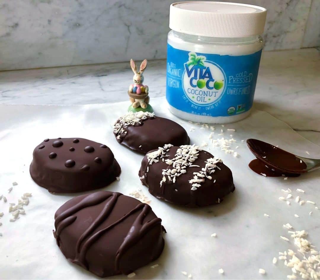Vita Coco Coconut Waterのインスタグラム：「We know your feed is probably all chocolate bunnies today.  And while you may hunt for eggs in your yard, these Vita Coco coconut eggs are meant for eating not hunting.」