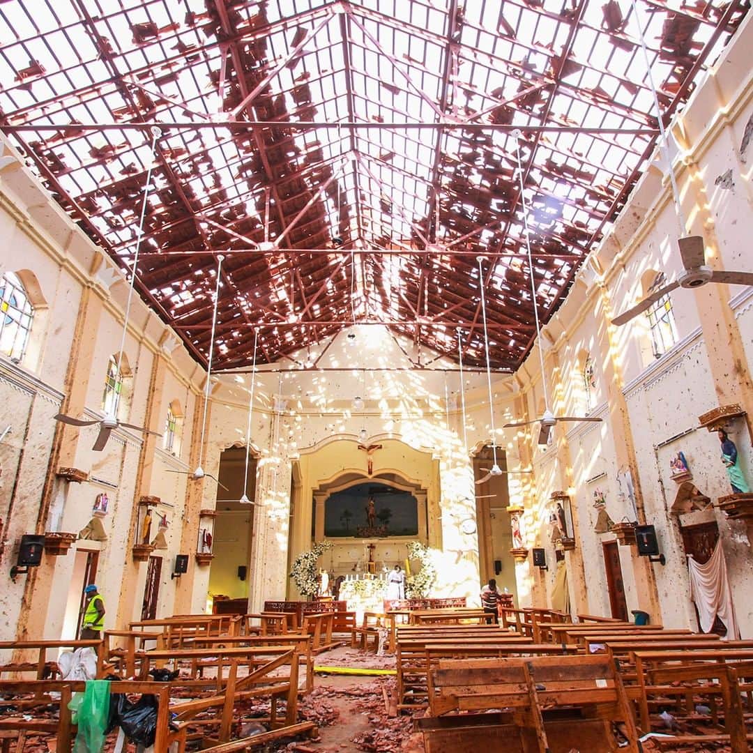 TIME Magazineさんのインスタグラム写真 - (TIME MagazineInstagram)「At least 207 people were killed, and hundreds more were injured, after a series of coordinated blasts rocked churches and hotels in and just outside #SriLanka’s capital on Easter Sunday. The country's Defense Minister, Ruwan Wijewardene, described the blasts as a terrorist attack by religious extremists, telling reporters on April 21 that seven suspects had been arrested, @apnews reports. There has not yet been a claim of responsibility. Six nearly simultaneous blasts toppled ceilings and blew out windows at a famous Catholic church in Colombo, as well as at three luxury hotels in the capital; two others occurred at a church in Negombo, a majority Catholic town north of Colombo, and at the Protestant Zion church in the eastern town of Batticaloa. The explosions brought the worst violence to the South Asian island nation since the civil war ended a decade ago. In this photograph, officials inspect St. Sebastian’s Church in Negombo. Read more at the link in bio. Photograph by @gettyimages」4月22日 0時24分 - time
