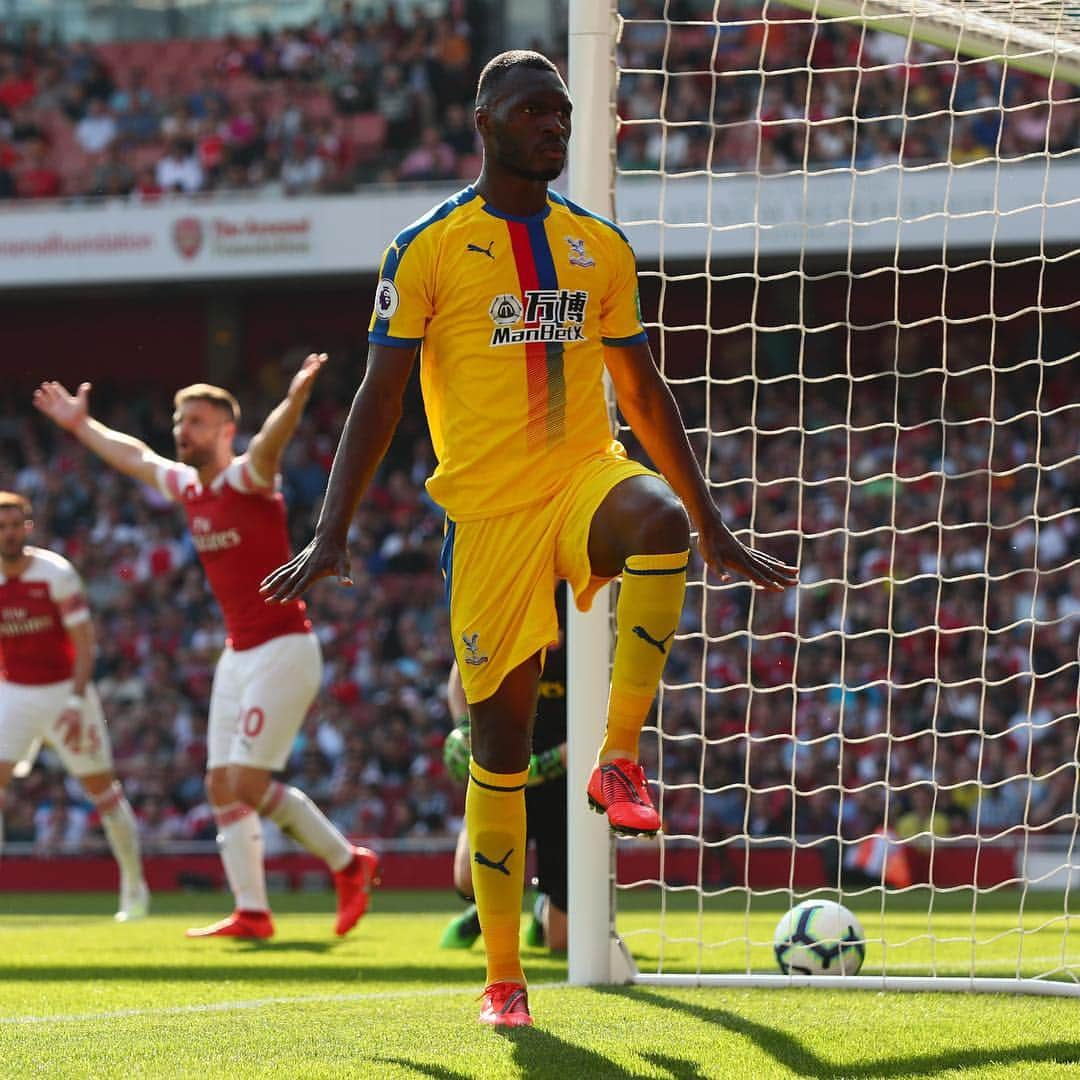 プレミアリーグさんのインスタグラム写真 - (プレミアリーグInstagram)「Benteke silences Arsenal #PL」4月22日 0時25分 - premierleague