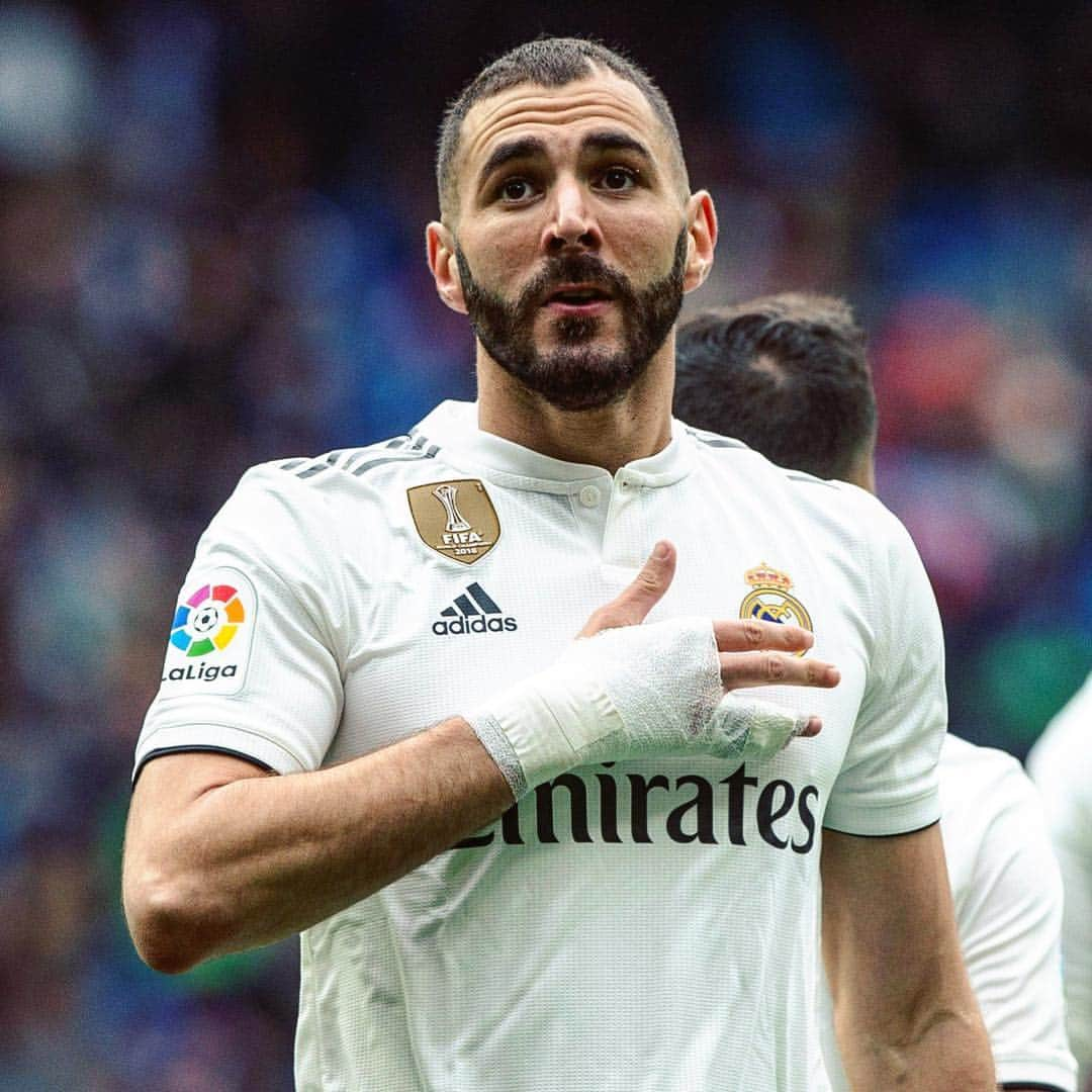 LFPさんのインスタグラム写真 - (LFPInstagram)「True to @realmadrid. 💯 • #Benzema #RealMadrid #Love #LaLiga #LaLigaSantander」4月22日 0時38分 - laliga