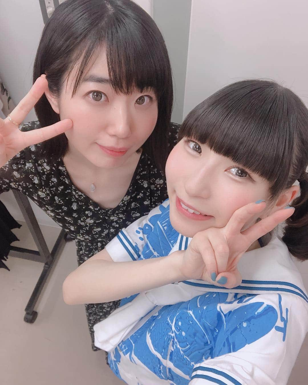 ピンキー！☆藤咲彩音さんのインスタグラム写真 - (ピンキー！☆藤咲彩音Instagram)「久しぶりのおかあさん！！ 👩🏻💚💙👧🏻 #でんぱ組 #夢眠ねむ #藤咲彩音 #神神シークレットイベントにてサプライズでアシスタントMCだったきゅんちゃん #一般人になったきゅんちゃん #離れても親子 #ママァ」4月22日 1時05分 - pinky_ayane