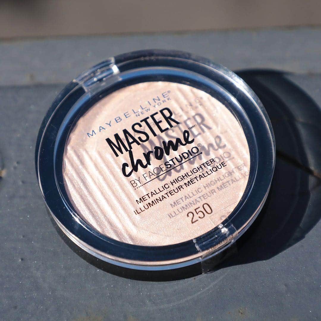 Maybelline New Yorkさんのインスタグラム写真 - (Maybelline New YorkInstagram)「Drop some ✨ below if #masterchrome is your must-have highlighter!」4月22日 0時59分 - maybelline