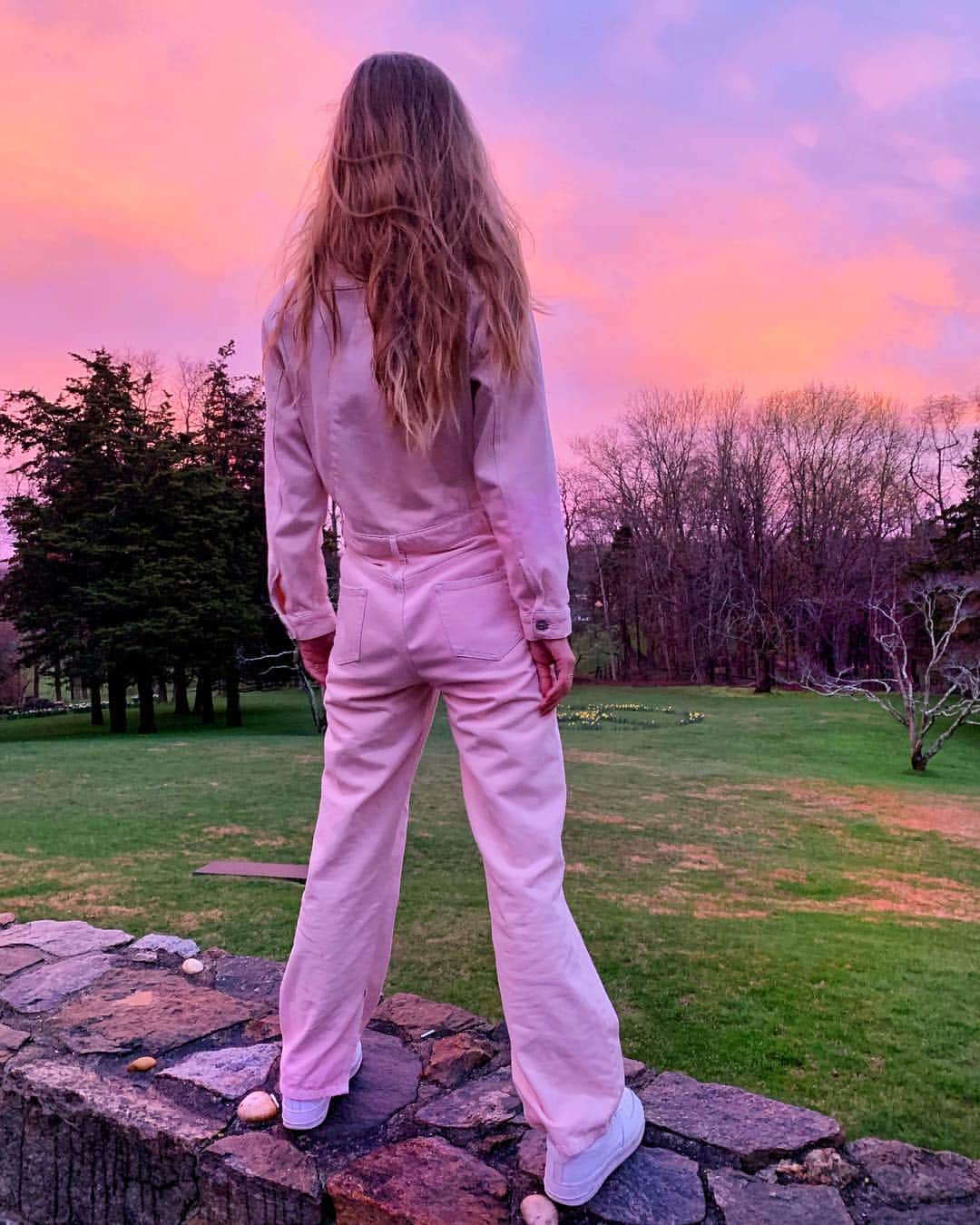 ニーナ・アグダルのインスタグラム：「Happy Easter my friends 🐰🌸」