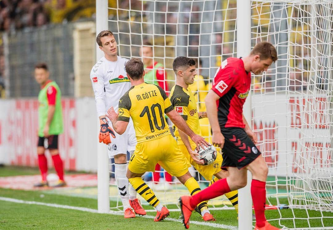 ボルシア・ドルトムントさんのインスタグラム写真 - (ボルシア・ドルトムントInstagram)「⚽️⚽️⚽️ Goal number 3️⃣ #SCFBVB 🙌 @mariogotze  #borussiadortmund #dortmund #matchday #bvb #spieltag #bundesliga #scfreiburg #freiburg #💛 #⚽️」4月22日 1時08分 - bvb09