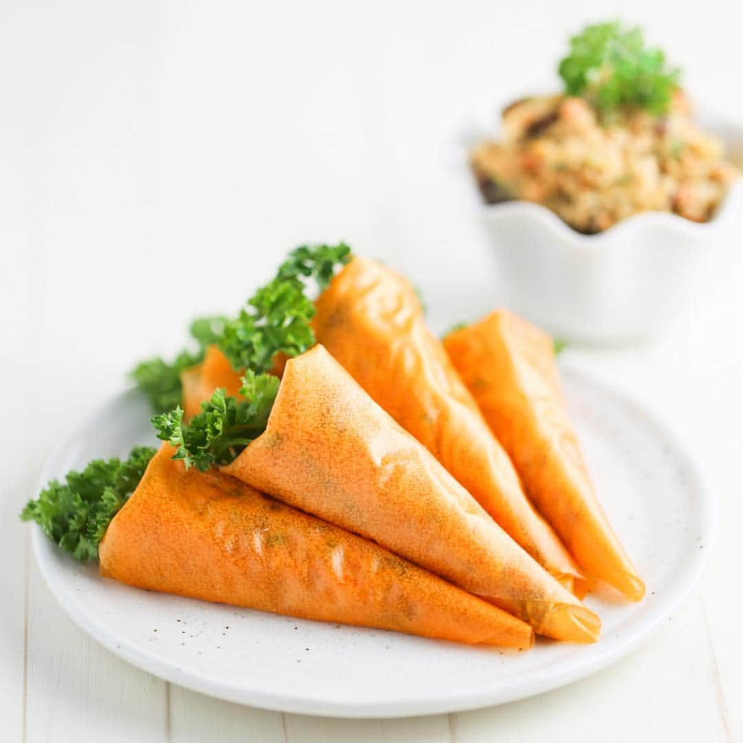 YAMAMOTOYAMA Foundedさんのインスタグラム写真 - (YAMAMOTOYAMA FoundedInstagram)「Happy Easter! We hope you are spending the day with those you love most. Today we are celebrating with these yummy Carrot & Chicken Salad Wraps made with our Soy Wrappers. #Yamamotoyama」4月22日 1時11分 - yamamotoyama_usa