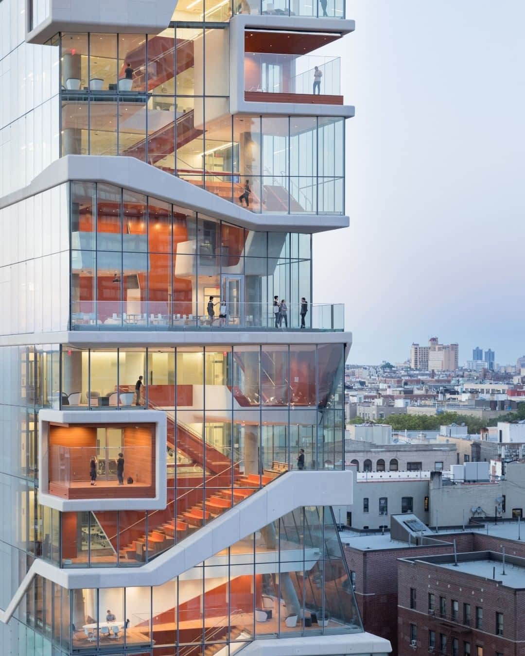 ウォントのインスタグラム：「Diller Scofidio + Renfro's medical building for Columbia University, which favors an inviting space over a "boring" one. "It's not about optimisation of every square foot, but optimisation of the quality of light and space that engenders creative and productive work." Diller via @dezeen. — #WANTinspired #architecture #architects #travel #design」