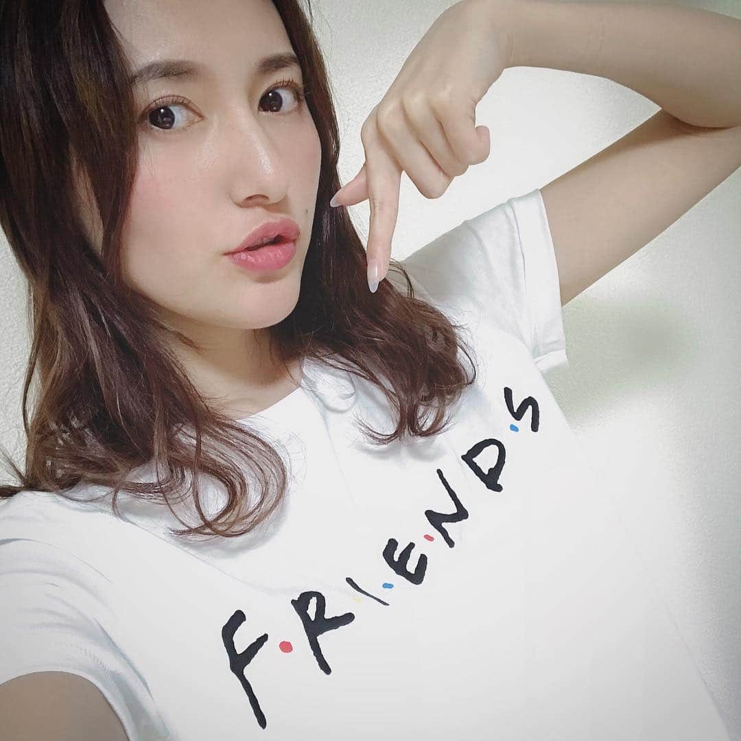 松本リコのインスタグラム：「・ ・ ・ ・ 1994年から2004年 アメリカで放送された テレビドラマ" フレンズ " ・ 大好き〜(*ˊ˘ˋ*)♪ ・ ・ ・ #japanesegirl #japangirl  #japanesemodel #japanmodel #yahoo #お洒落 #インスタグラマー  #インフルエンサー #撮影 #ハーフ顔 #ハーフモデル #fashion #通販モデル #ファッション #楽天 #通販 #フレンズ #friends #ロゴt」