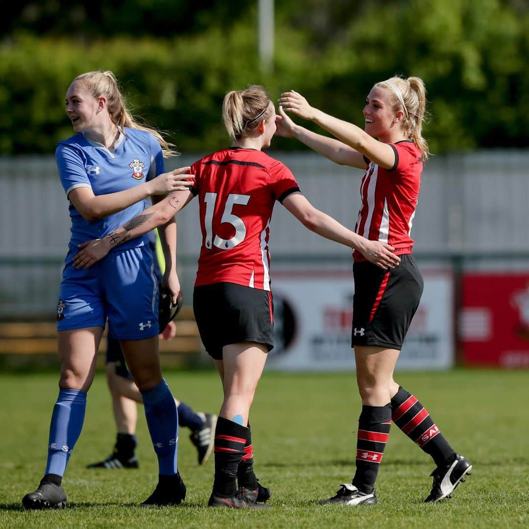 サウサンプトンFCさんのインスタグラム写真 - (サウサンプトンFCInstagram)「💯 CHAMPIONS. UNDEFEATED. Send your congratulations to #SaintsFC Women who completed a PERFECT season today! 🏆↔️」4月22日 1時26分 - southamptonfc